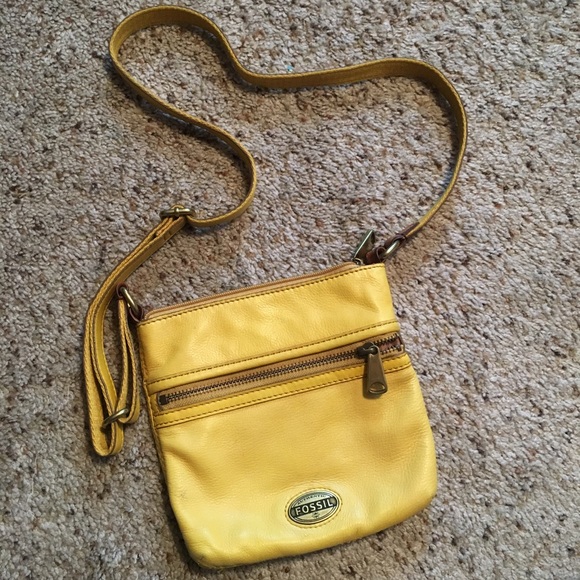 Fossil Handbags - ✨Sale✨Fossil Crossbody Purse
